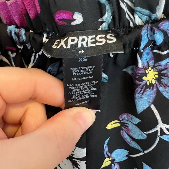 NWT Express Silky Floral Shorts - Picture 2 of 4